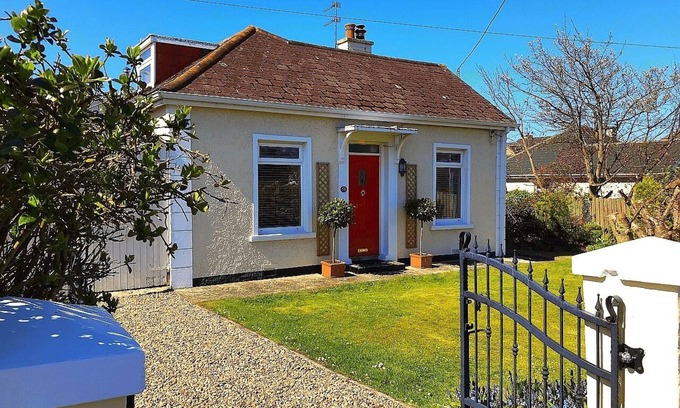 Portrush Cottage | Crayfish Cottage 2 min drive to the beach: Autumn and Xmas stays booking now!