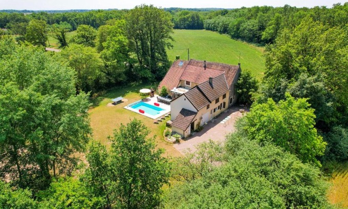 La Celle-sur-Loire Villa | Crazy Villa Margotterie 58 - Heated pool - 2h from Paris - 30p