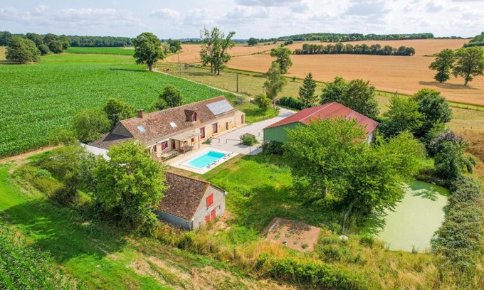 Vallon-sur-Gee Villa | Crazy Villa Noé Michel 72 - Heated pool - Basket - 2h Paris - 30p