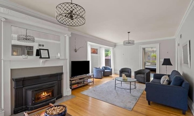 Milwaukee House | Cream City Embassy | A Grand MKE Experience