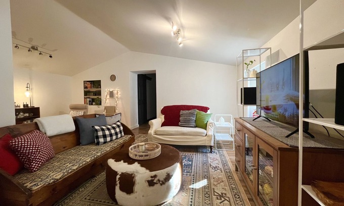 Stamford Cabin | Creek side cabin near State Parks and ski resorts