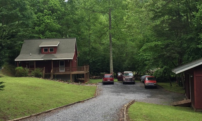 Hayesville Cabin | Creekfront on Tusquittee Creek Cozy 1BR/1BA Sleeps Four