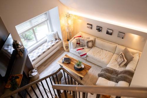 Whistler Creekside Apartment | Creekside 3BR, Sleeps 8 Pool, Hot Tub, Walk to Lakes