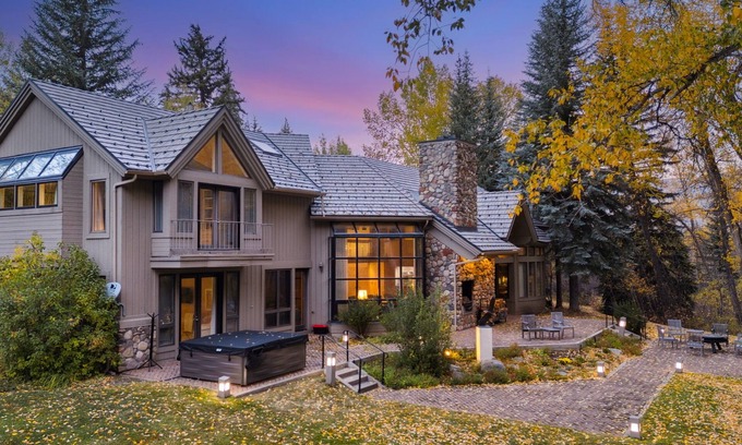 Avon House | Creekside 4-bedroom 6.5 bath house in charming Beaver Creek with Hot Tub