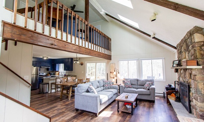 Gouldsboro Cabin | Creekside Cabin in Poconos Mountain Resort