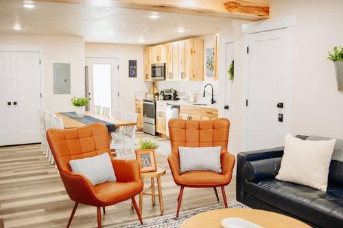 McCammon House | Creekside Cabin Juniper-stay with views near Lava