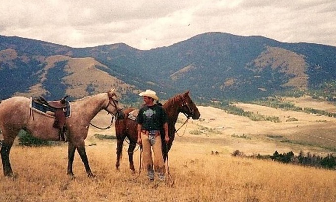 Gardiner Cabin | Creekside Cabin near Yellowstone - horse rides, rafting, zip lining, hiking