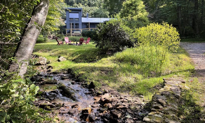 Sylva House | Creekside cottage central to the best of WNC