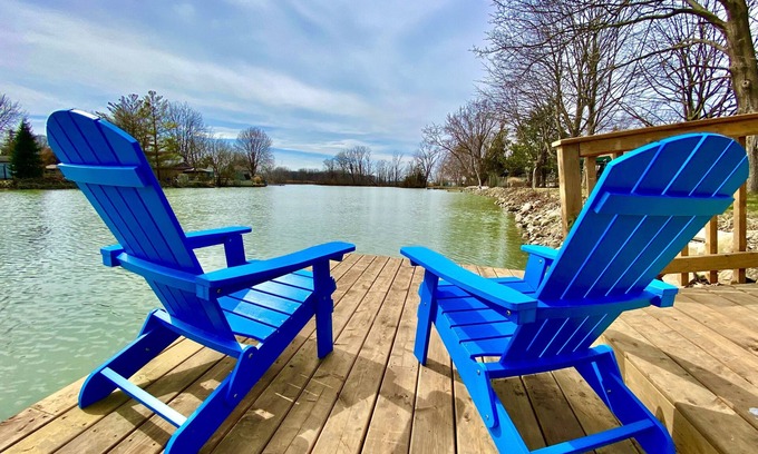 Kingsville Cottage | Creekside Cottage - Waterfront Retreat with Kayaks, Fishing & Game Room