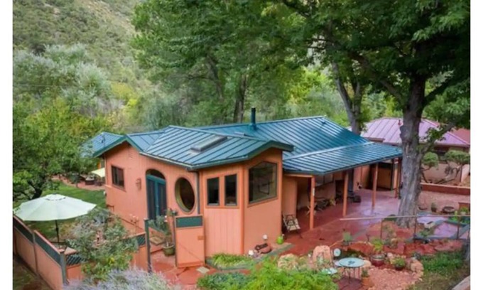 Sedona House | Creekside Escape in the Red Rocks with Hot Tub!