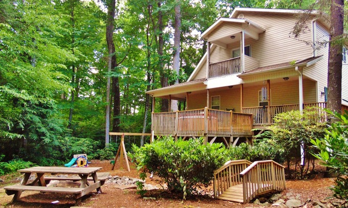 Maggie Valley Cabin | Creekside, Hot Tub, Playground, Firepit, Fireplace, WiFi, AC, EZ Access