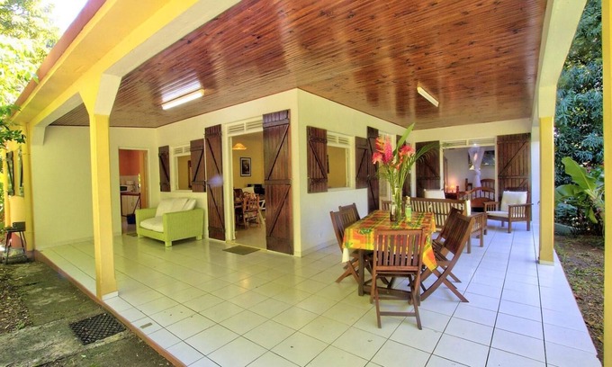 Pointe-Noire Villa | Creole house, riverside, close to the sea, 3 bedrooms, 2 bathrooms, 2 toilets, fenced garden