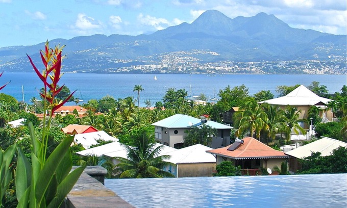 Trois-Ilets House | Creole villa with a swimming pool and sea view for 6 people
