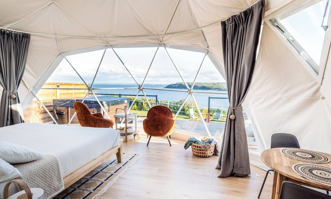 Antigonish County Cabin | Cribbons Coastal Dome Cozy Cliff Glamping: Beach and Hot tub - Pet Friendly