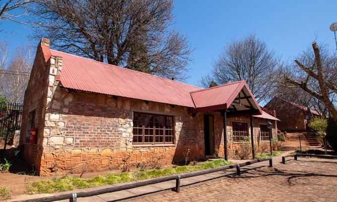 Dullstroom Apartment | Crimson Cottage