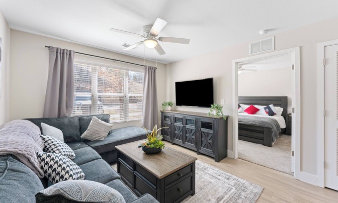 Tuscaloosa Condo | Crimson Cove | Luxe Riverfront Condo | 7 Min to UA | Pool & More!