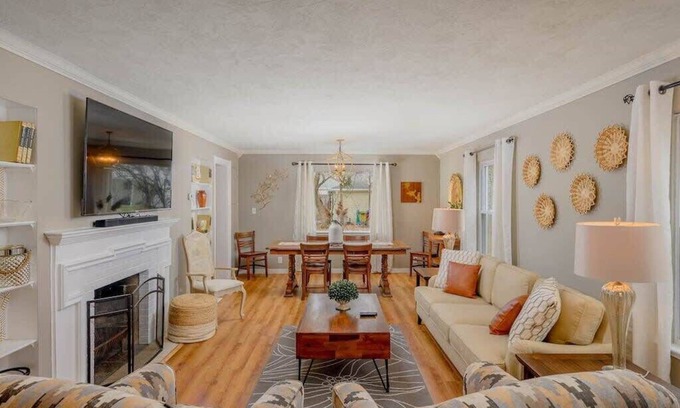 Appleton House | Crisp AND Clean 4 bedroom 2 bath sleeps 9