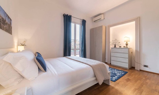 Rione IV Campo Marzio Apartment | Croce Palace unit 8 - private double terrace/a few steps from Spanish Steps