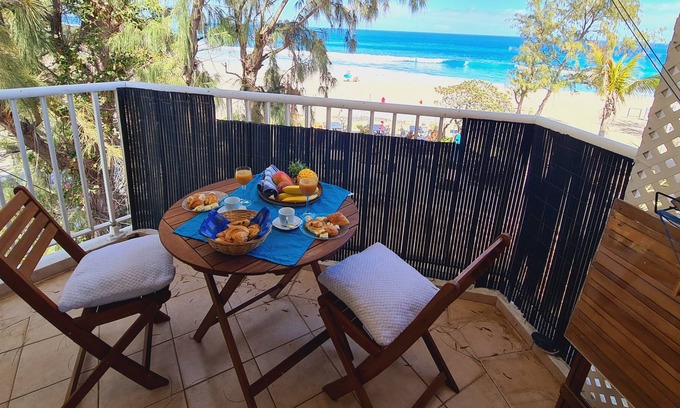 Cap Champagne House | Croisiere bleue, 20 m from the beach of Boucan canot, Reunion Island