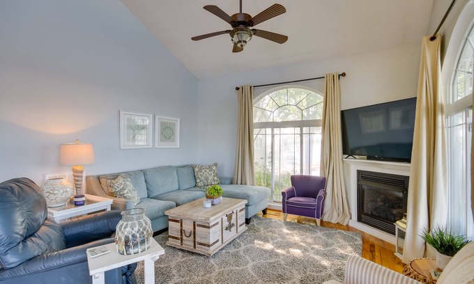 Cross Hill House | Cross Hill Lake House Rental w/Panoramic Views