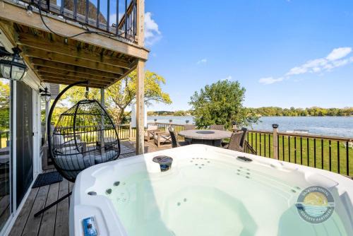 Salem Lakes House | Cross Lake Retreat with Hot Tub & Stunning Views