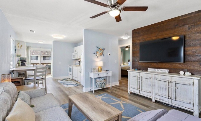 Emerald Waters Village Condo | Crosscreek 2BR-2BA condo-5 minute walk to the Gulf