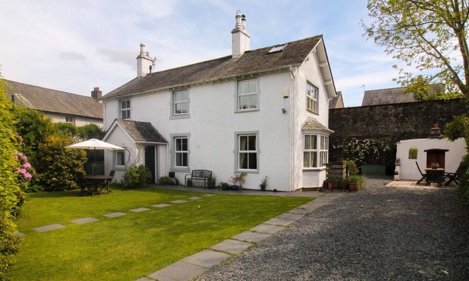 Keswick Cottage | CROW COTTAGE, romantic, with open fire in Keswick