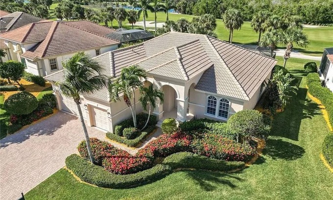 Catalina Isles House | Crown Colony Golf and Country Club - 4 Bedroom - 3 baths - Inground pool !