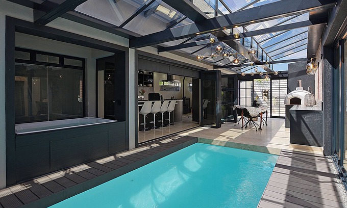 Edgemead Cottage | Crown Comfort - Lux -Private Heated Pool & Hot Tub