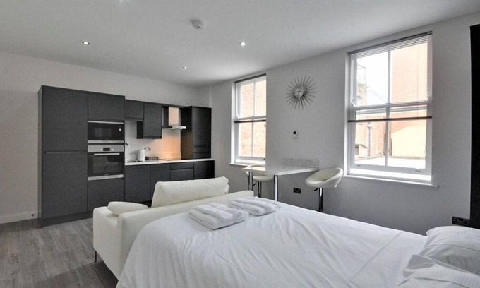 Southport Apartment | Crown Inn, Apt 1, 3 and 6