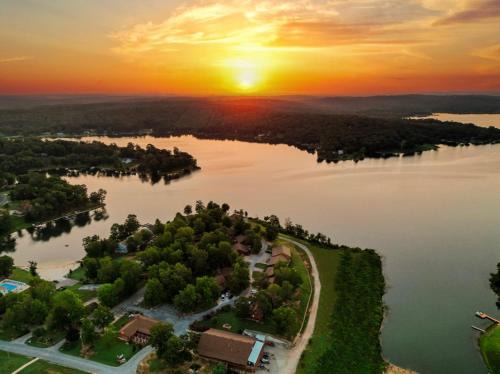 Horseshoe Bend Resort | Crown Lake Resort