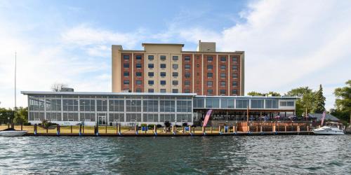 Niagara Falls Hotel | Crowne Plaza Niagara Falls NY - Riverside by IHG