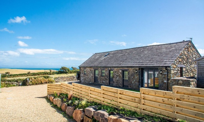 Bwlchtocyn Cottage | Crowrach - sleeps 7 guests in 3 bedrooms