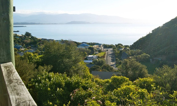 Tata Beach Cottage | Crows Nest - Tata Beach Holiday Home