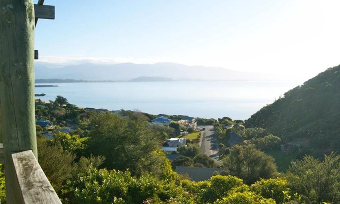 Tata Beach House | Crows Nest - Tata Beach Holiday Home