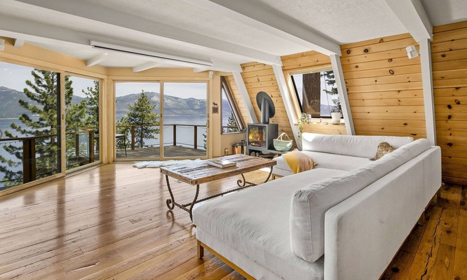 Crystal Bay House | Crystal Bay house with panoramic lake view