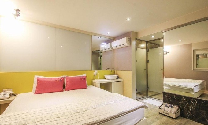 Busanjin Hotel | Cube Hotel