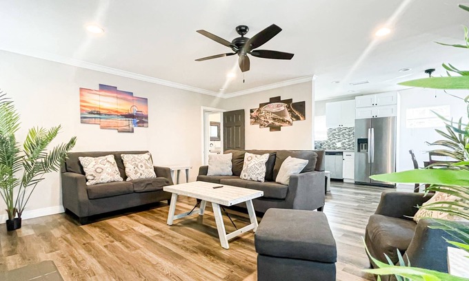 Ladera Heights House | Cubier - Peaceful Home Near SoFi Stadium- RB - WIN