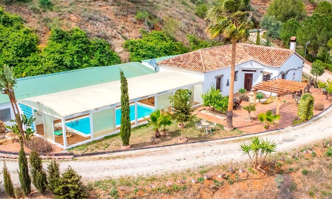 Casabermeja Cottage | Cubo's Cubo's Casa Buena Aventura Pool / private pool / views