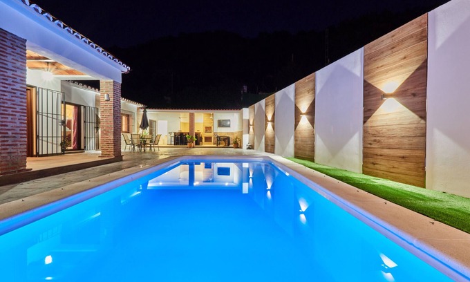 Casabermeja Villa | Cubo's Finca El Nogal de los Montes de Málaga/private pool/privacy