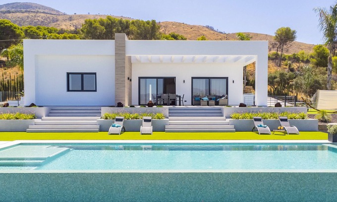 Alhaurin el Grande Villa | Cubo's Villa Giava/private pool/air conditioning/free Wi-Fi