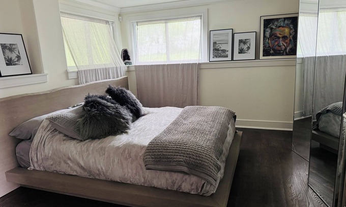 Jericho Apartment | Curated Private One Bedroom Suite Steps from Shops, Equestrian Country & NYC 🏙️