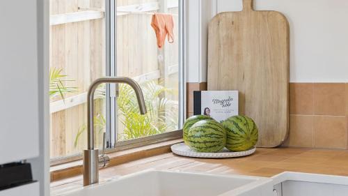 Yamba House | Cusacks Cottage - Coastal charm with artistic soul