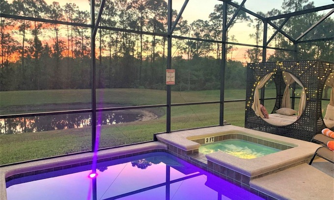 West Kissimmee House | CUSTOM A/C THEATER ROOM, 5bedrms 5bath- 3 King suites, Two 1st floor King suites
