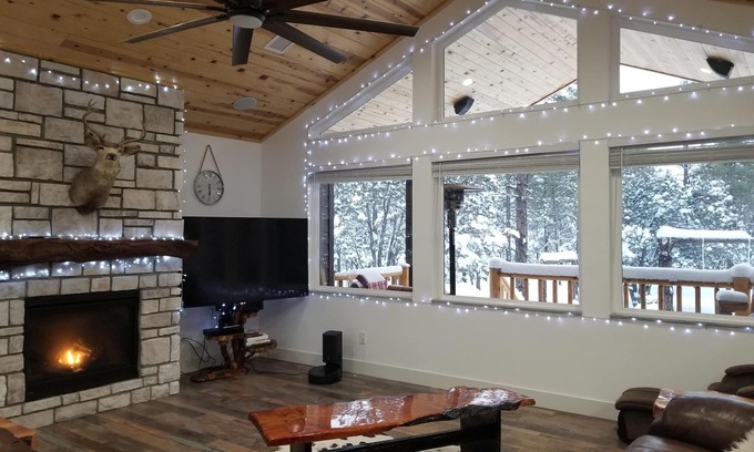 Pinetop-Lakeside Cabin | Custom built cabin sitting on several acres lot in Pinetop-Lakeside!