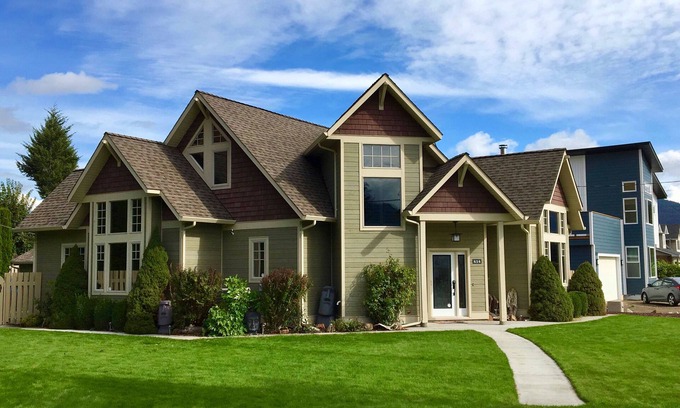 Central Okanagan House | Custom Built Executive Home in Fintry BC