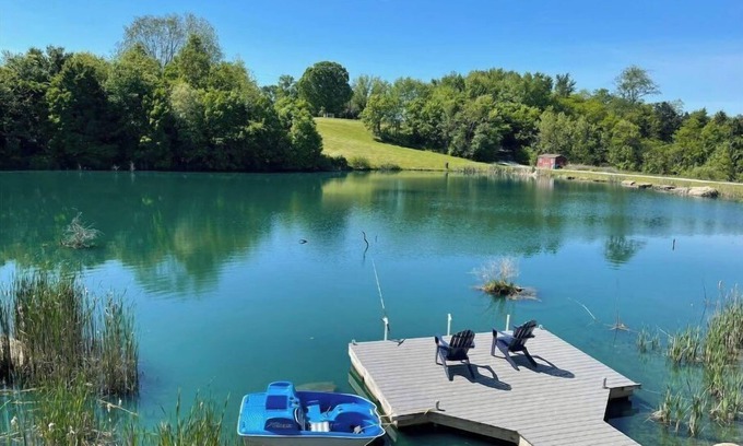 Somerset Cabin | Custom cabin on 23 acres, private fishing, paddle boat, kayaks Lake Cumberland