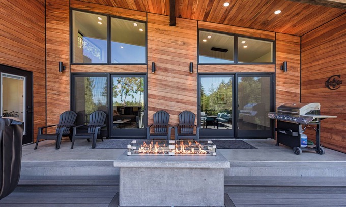 Port Angeles House | Custom modern home near Olympic National Park
