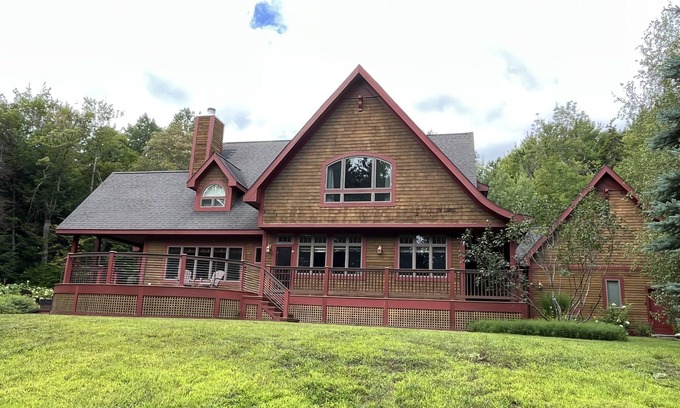 Ludlow House | Custom ski house less than 1 mile from Okemo Mtn.