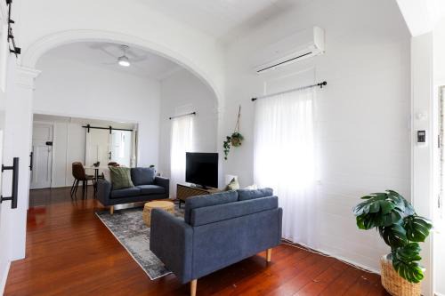 South Townsville House | Cute 2-Bed-2 bath Walk to Palmer